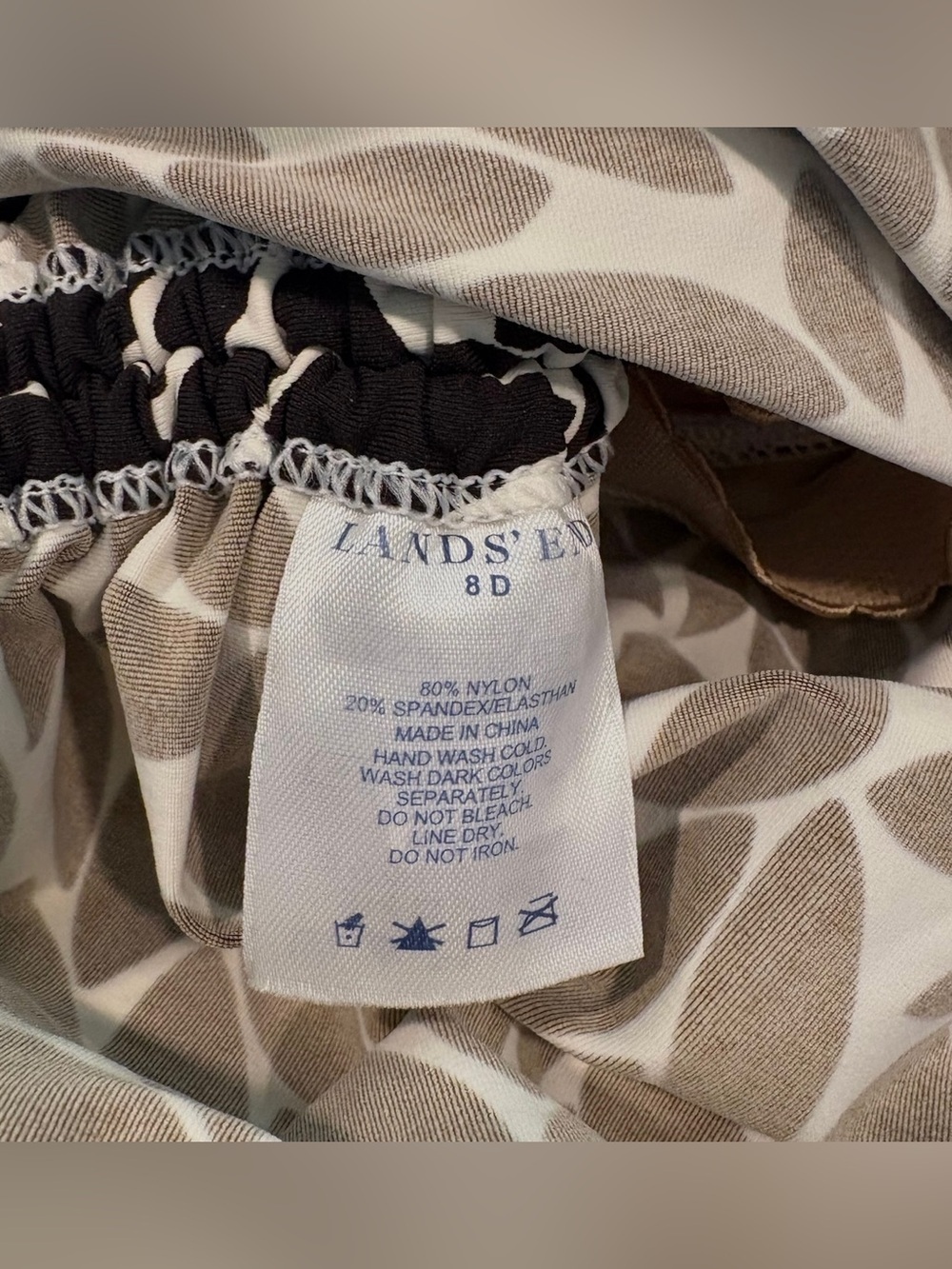 Lands End Women’s Tankini Top, B&W Petal Pattern w/Side String Ruching; Size 8D - Picture 4 of 7